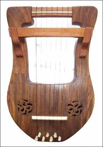 Quel est le nom de cet instrument, dont jouait fort mal Assurancetourix ?