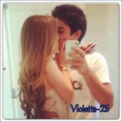 Qui est son premier petit ami dans la srie ?