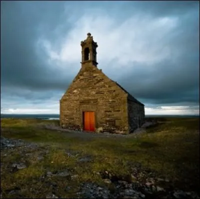 Higlands cossais ou tourbires irlandaises ? Rien de tout cela. La lumire changeante, le granit mergeant de la lande, vous tes ... . .