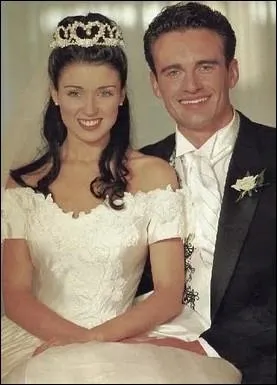 Avec qui Dannii Minogue, la petite sur de Kylie, chanteuse elle aussi, a-t-elle t marie ?