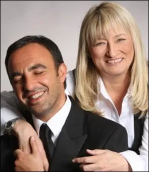 Dans quelle émission de Christine Bravo Nikos Aliagas s'est-il fait remarquer pour la première fois en France en tant que chroniqueur ?