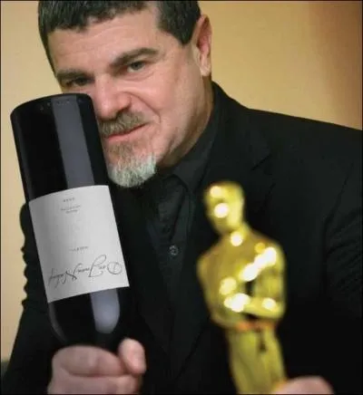 Ce musicien est membre du groupe d'électrotango Bajofondo, et il a remporté deux Oscars de la meilleure musique pour les films "Secret de Brokeback Mountain" (2006) et "Babel" (2007), c'est...