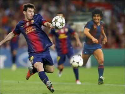 Maradona et Messi sont à n'en pas douter les meilleurs footballeurs argentins. Si leurs carrières de joueurs ne sont pas contemporaines, ils ont certains aspects en commun, à savoir...