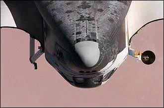 Quelle temprature atteint le nez de la navette spatiale amricaine lors de sa rentre dans l'atmosphre terrestre ?