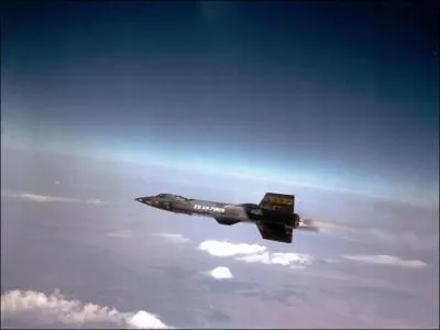 Avion pouvant atteindre mach 3 ou + (y compris le x15) :