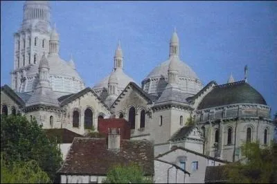 Qui restaura la cathdrale de Saint-Front  Prigueux ? On lui doit la conception du Sacr-Cur de Paris.
