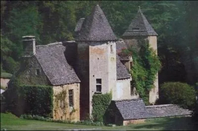 Impossible de rsister au charme de ce joli chteau de Lacypierre (Cipires) et au plaisir de vous le faire dcouvrir. Il se trouve en :