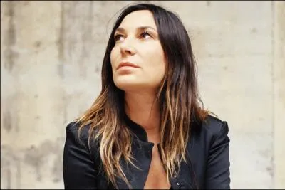 Comment s'appelle l'effet produisant un son suraigu, que l'on peut effectuer en rapprochant la guitare de l'amplificateur ?