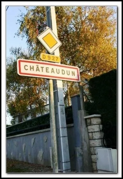 Cette ville se trouve dans un dpartement qui ne comprend pas de ... .