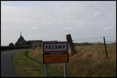 Cette ville se trouve dans un dpartement qui ne comprend pas de ... .