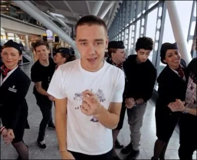 O se passe la premire scne de la chanson ?