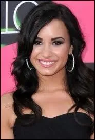 Demi voudrait chanter avec :