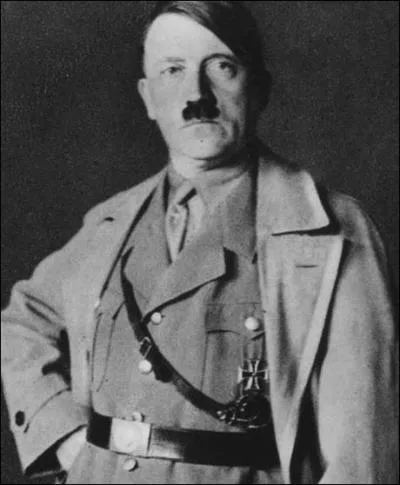 Quel philosophe a t salu par Hitler comme tant le prophte de l'autoritarisme ?