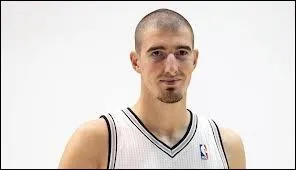 Qui est ce joueur des Spurs ?