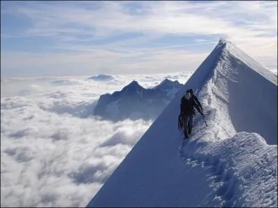 Trouvez l'expression correspondante   un peu partout, de tous cts  !