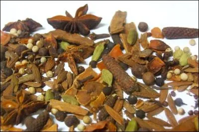Le ras el hanout est un mlange d'pices trs apprci dans la cuisine du Maghreb, mais quelle est sa traduction ?