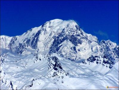 Le Mont Blanc est le plus haut sommet franais. Ses un peu plus de 4800m ont t gravis pour la premire fois en 1786 par messieurs :