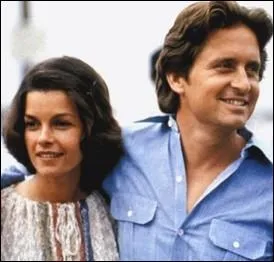 Michael Crichton a ralis  Morts suspectes  dans lequel Michael Douglas est un docteur intrigu par des morts tranges.  quelle srie hospitalire Crichton a-t-il aussi particip ?