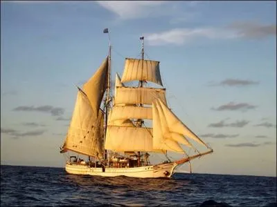 Seconde dicte : Les confidences de la mer : (... ... . . ) ont (... ... ) mes amoureux : Surcouf, Magellan, et, qui (... ... . ) ? Robinson (... . . ).