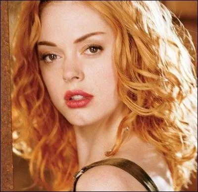 Comment s'appelle la sur qui a recueilli Paige  sa naissance ?