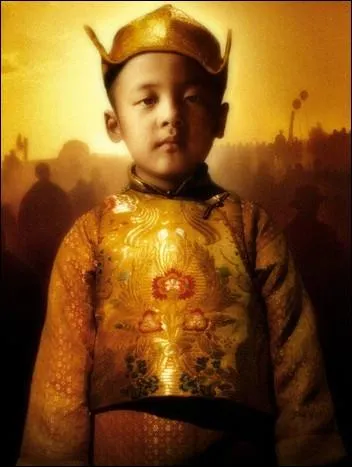 De quel personnage historique le film  Kundun  de Martin Scorsese retrace-t-il la jeunesse ?