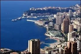 En Principaut de Monaco, s'rigent cinq glises catholiques, une cathdrale (religion officielle) mais aussi, une glise anglicane et une synagogue juive.