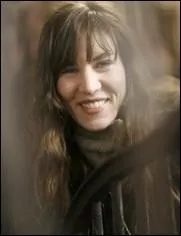 Dans  Danse avec lui , une femme traumatise par une chute, rapprend  s'adonner  sa passion, grce  un homme jou par Sami Frey. Mais de quel genre de chute s'agit-il ?