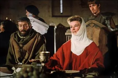 Dans le film  Le Lion en hiver  sorti en 1968, et dont l'action se droule au chteau de Chinon  la fin du XIIe sicle, quel rle tient Katharine Hepburn ?