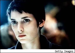 Dans  Alien, la r�surrection , quelle est la particularit� de Call, incarn�e par Winona Ryder ?