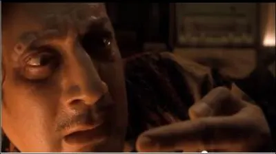 Dans  La cit� des enfants perdus , quel insecte dresse Marcello, incarn� par Jean-Claude Dreyfus ?