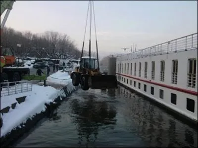 Et pour bien prparer la barque pour aller vers le Rhin contrairement  ce chauffeur maladroit, allons dj par une rivire franco-belge :