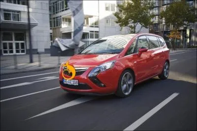 Quelle marque propose ce monospace, dont la premire gnration fut l'une des premires  proposer 7 places sur son segment ?