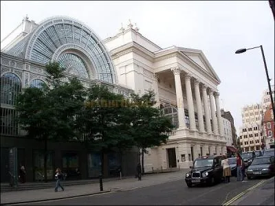 Comment s'appelle cette trs clbre salle d'opra et de ballet de Londres ?
