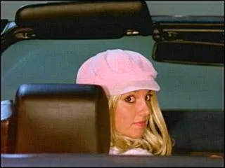 Quelle clbrit Chucky tue-t-il en l'envoyant dans un ravin avec sa voiture dans  Le fils de Chucky  ?