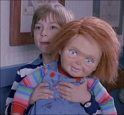 Comment se nomme l'enfant qui a reu la poupe Chucky  son anniversaire ?
