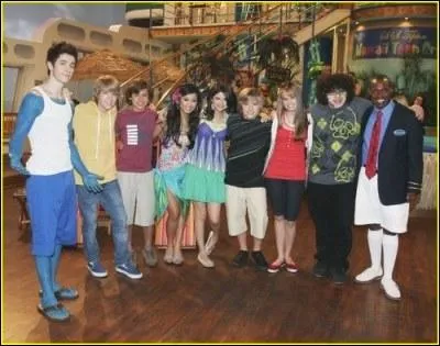 Quel est le titre de cette chanson chant dans le tlfilm  Les sorciers de Waverly Place  et dont la traduction du refrain est : Oh, oh, oh c'est magique, tu sais Ne crois jamais, que a ne l'est pas C'est magique .