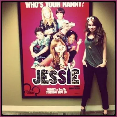 Quel est le titre de cette chanson chant dans la srie  Jessie  dont le refrain est : cowboy hottie put a rope around my heart. Everything was awesome at the start, Then he kissed a bleach blonde waitress, And I saw through . .