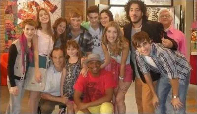 Quel est le titre de cette chanson chant dans la srie  Violetta  dont la traduction est   Bien que j'ai essay Je ne peux plus longtemps Te voir loin Mes yeux Ne peuvent plus cacher, ce mystre. Le ciel . .