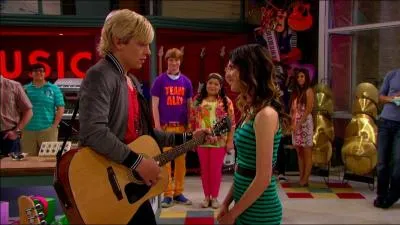 Qui a crit cette chanson tir de la srie  Austin & Ally  et dont la traduction du refrain est : Je pense  toi, Tout les matins quand j'ouvre mes yeux, Je pense  toi, Tout les soirs quand. .