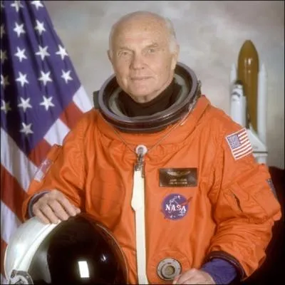 Combien de fois John Glenn a-t-il fait le tour de la terre le 20 fvrier 1962 ?