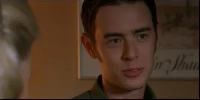 Comment Colin Hanks s'appelle dans "Roswell" ?