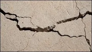 En octobre 1980, il y eut un tremblement de terre de magnitude 7, 2 qui fit 3 000 victimes  El Asnam, en Algrie :