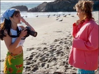 L'Ange de la mort : lorsque Cole et Prue sont au caveau, les dmons apparaissent et s'en prennent  Cole, que fait Prue pendant ce temps ?