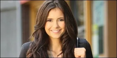 Dans quelle série télévisée Nina Dobrev incarne Mia Jones ?