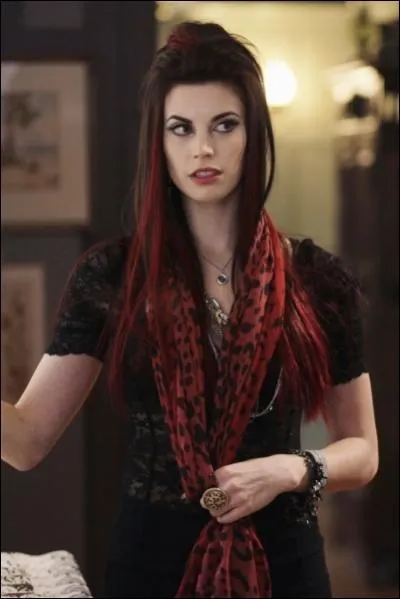 Qui est ce personnage dans la fort enchante ?