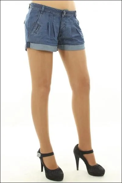 Comment s'appelle ce vtement fort court, utilis frquemment par les sportifs (pas le modle en photo) ?