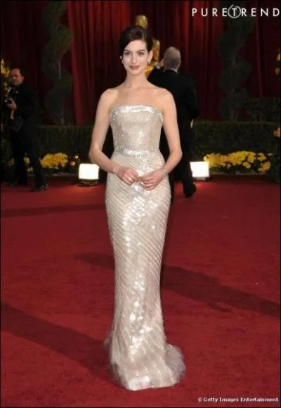 Quel est ce vtement de femme trs lgante ?