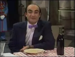 Le directeur du palace, garant du bon fonctionnement de ce prestigieux tablissement luxueux est interprt par :