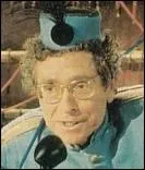 Quelle fonction occupait ce personnage interprt par Darry Cowl ?