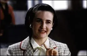 Elle est une garante du bon got et du comportement  adopter pour briller en socit. Qui est ce personnage jou par Valrie Lemercier ?